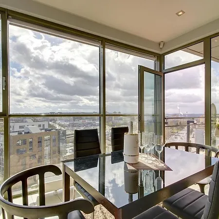 Helios Luxury In Skyscraper